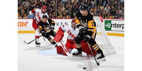 Carolina Hurricanes se postarala o osmé vítězství v řadě v této sezóně Carolina Hurricanes se postarala o osmé vítězství v řadě v této sezóně